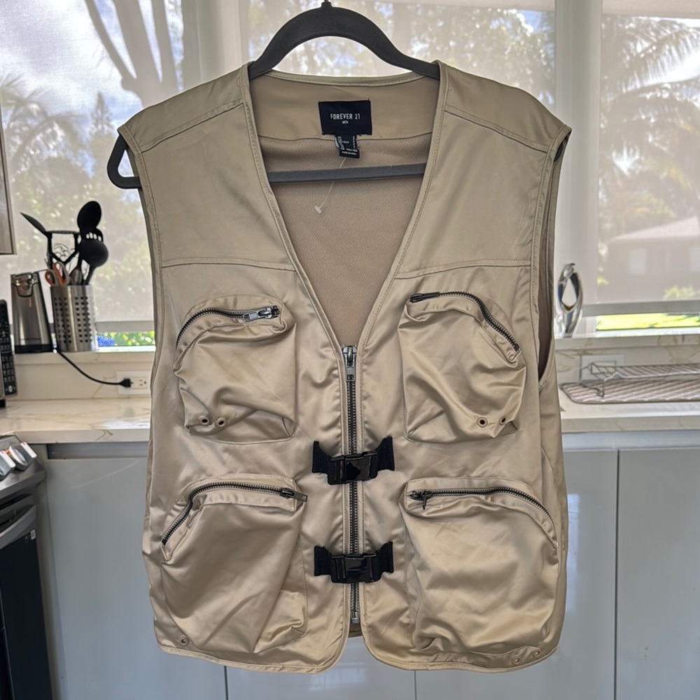 FOREVER 21 Men’s Tan Front Row Tactical Vest